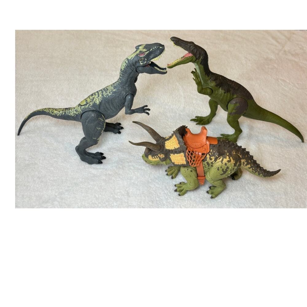 2017 Jurassic Clash & World Dino‎ Figures: Triceratops, Allosaurus, Baryonyx